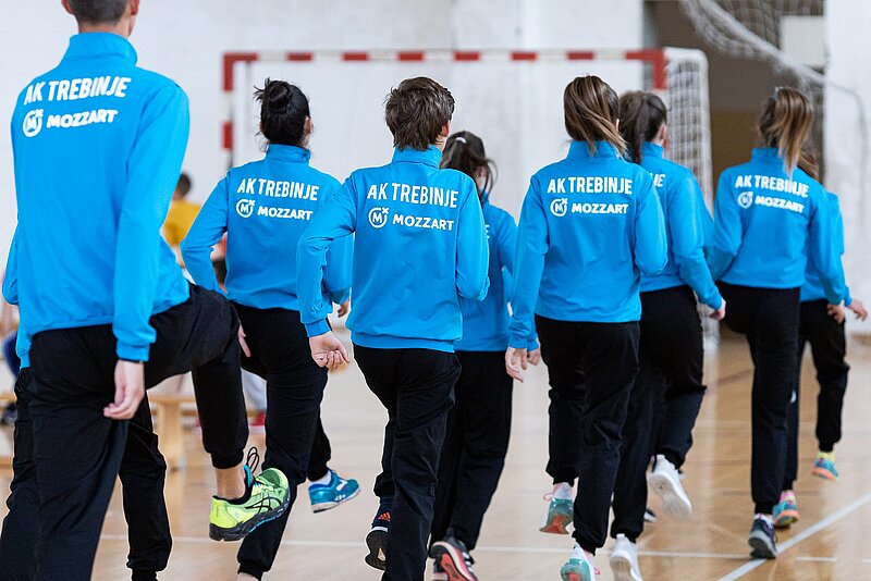 Za kraljicu sportova: Mozzart podržao atletičare iz Trebinja